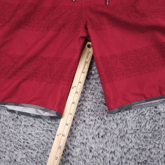 Vuori Shorts Mens Extra Large Red Striped Banks Unlined 7.5in Athletic Active - Picture 6 of 13